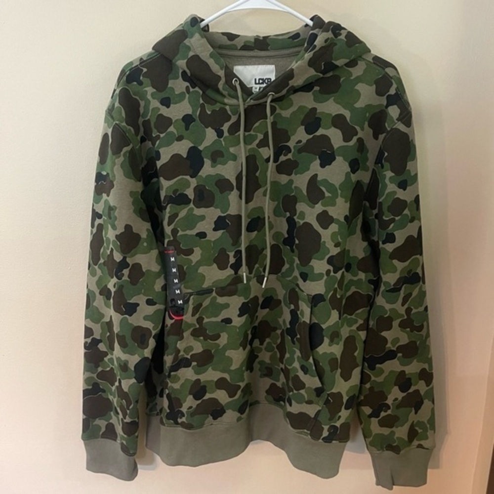 LCKR - Foot Locker Branded Pullover hoodie in green camouflage Men’s Medium NWT​